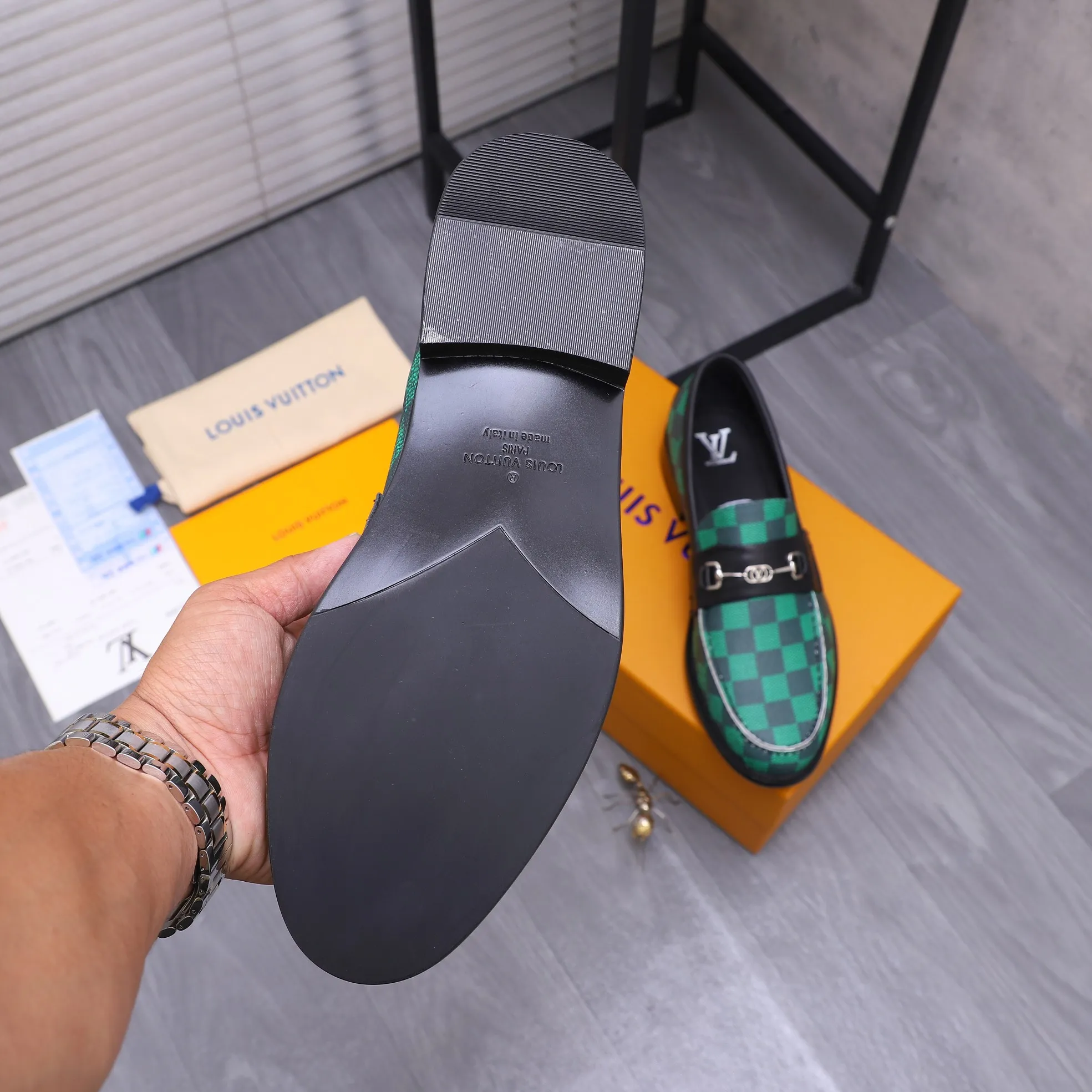 Men's shoes 💰660 Product trademark: LV [Louis Vuitton] business casual slip-on leather shoes, regular size. Size: 39-44 (38.45 custom-made, non-returnable) Product materials: Selected classic plaid upper, cowhide lining, original outsole